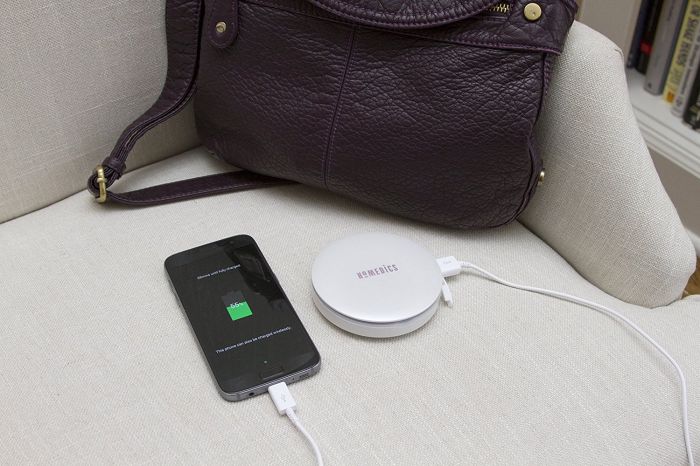 Компактне дзеркало Pretty&Powerful 2х збільшення з підсвічуванням та функцією Powerbank HoMedics