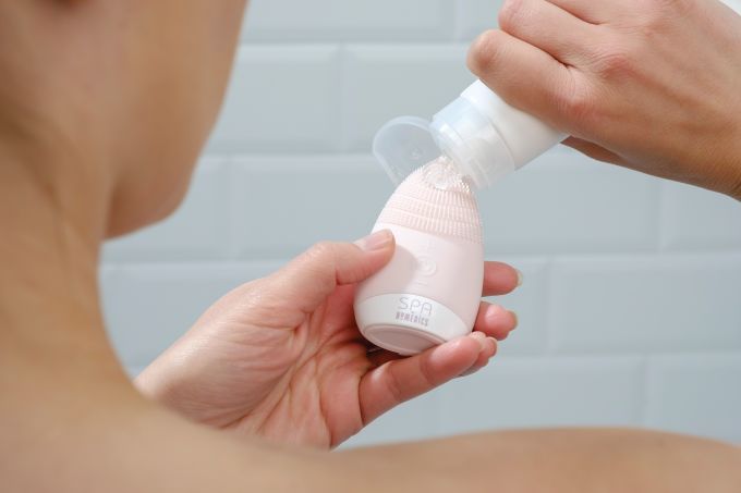 Силіконова щіточка для вмивання Blossom Mini